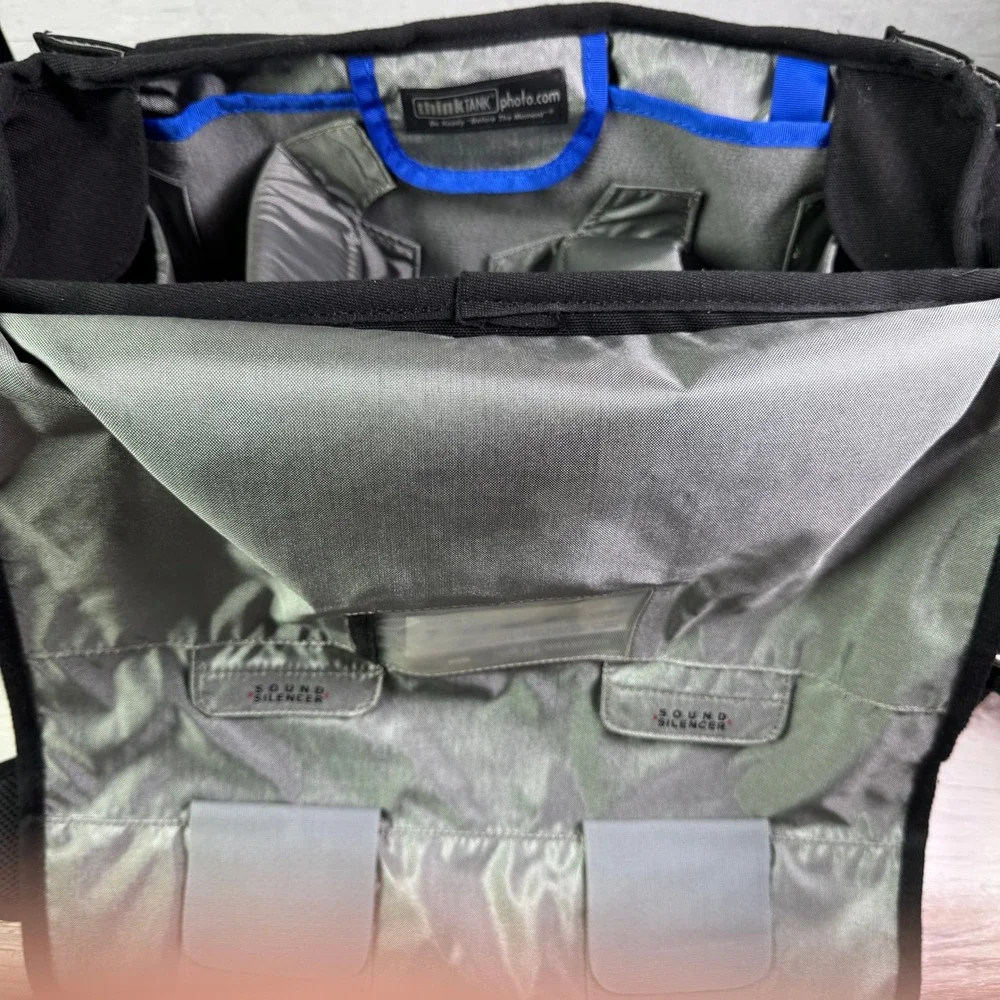 Think Tank Retrospective 30 Camera Messenger Bag Black Canvas Shoulder Strap